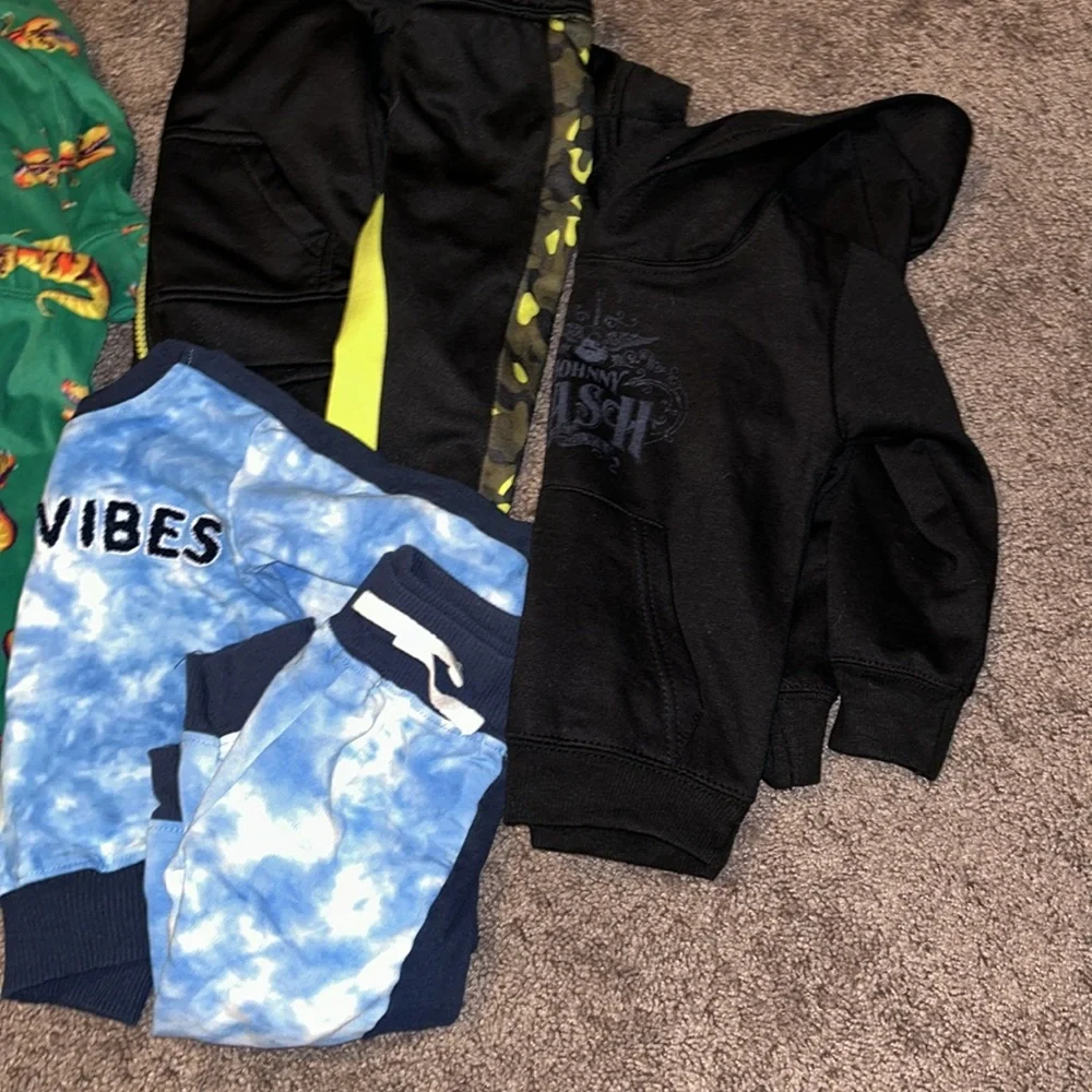 Babyboy 18m fall & winter pjs matching set sweatshirt bundle!!